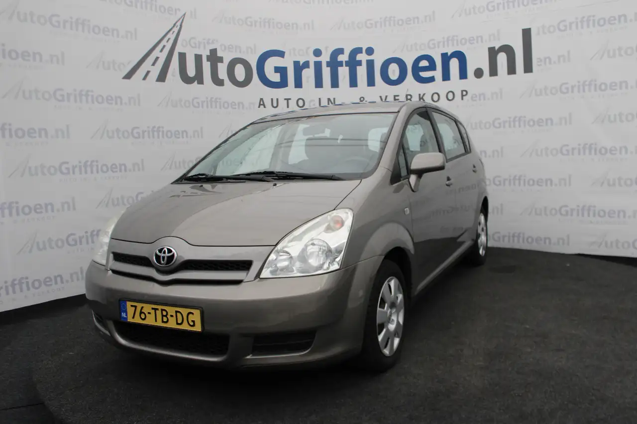 Toyota Corolla Verso 1.6 VVT-i Terra nette MPV met trekhaak met nieuwe — photo 1 of 33