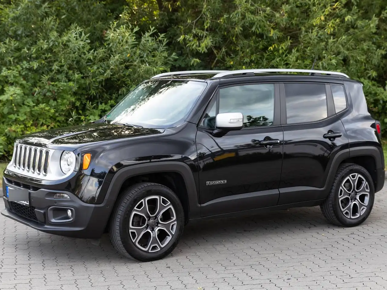 Jeep Renegade Renegade 1.4 MultiAir Active Drive Automatik Limited — photo 1 of 22