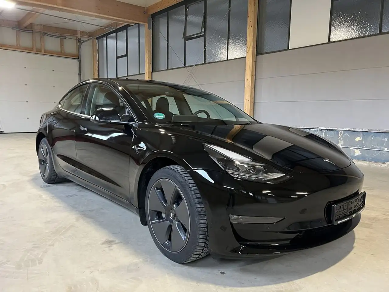 Tesla Model 3 Long Range Dual AWD — photo 1 of 17