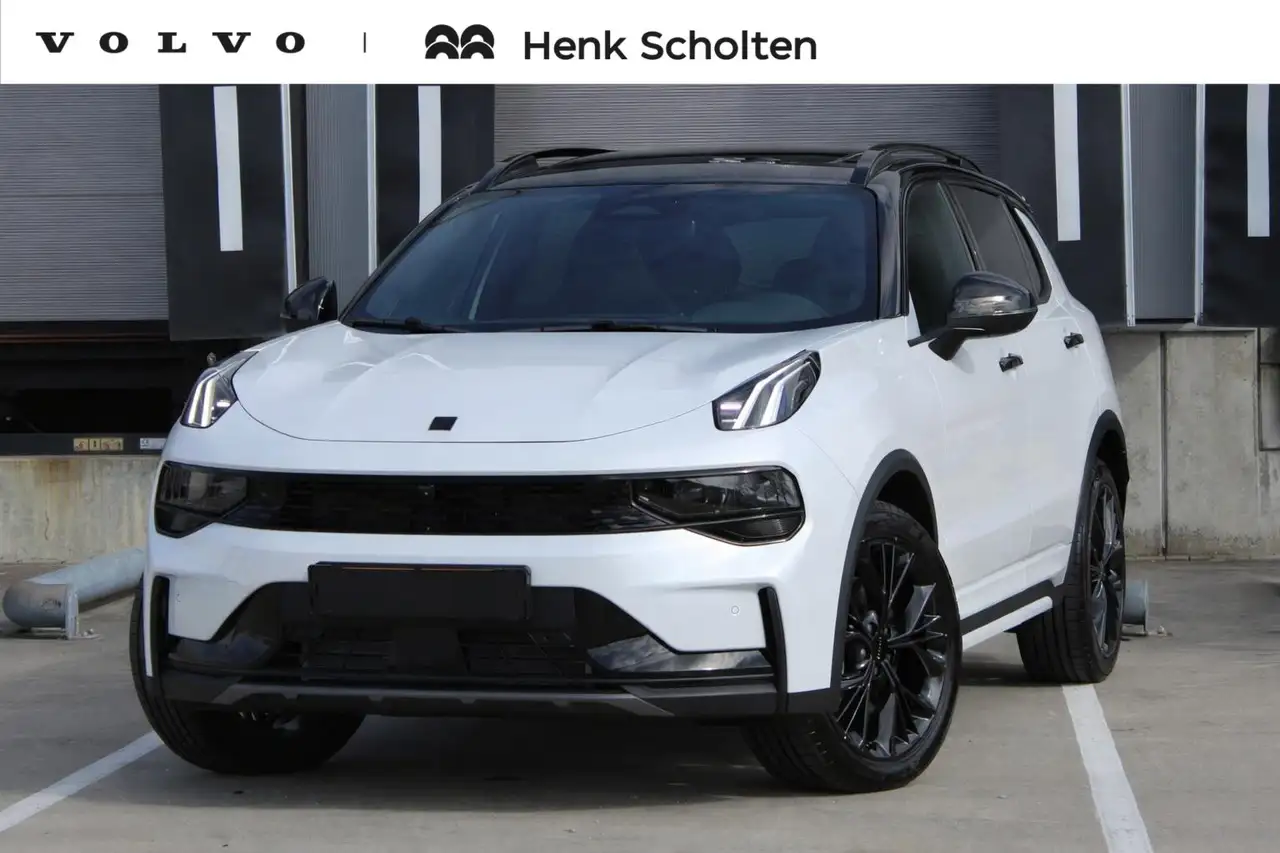 Lynk & Co 01 More | Panoramadak | Infinity Audiosysteem | 360 G — photo 1 of 15