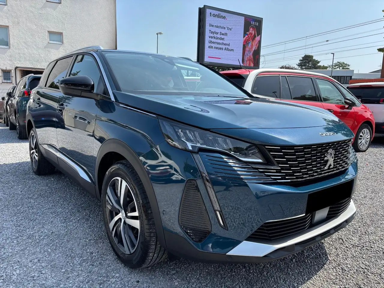 Peugeot 5008 Allure ALU/NAVI/Kam180°/AHK/7Sitze ZR neu — photo 1 of 27