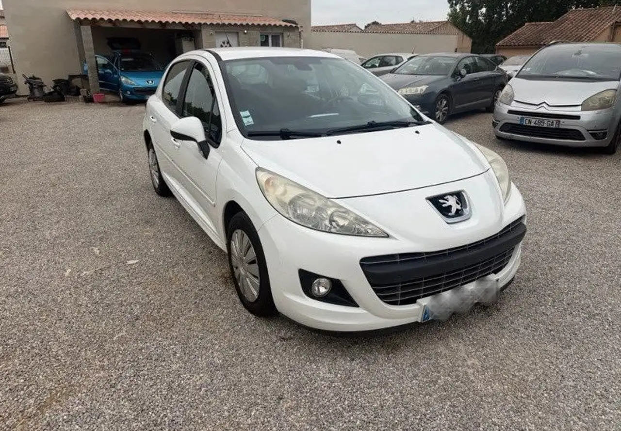 Peugeot 207 1.6 hdi 90 cv 88000 kms — photo 1 of 4