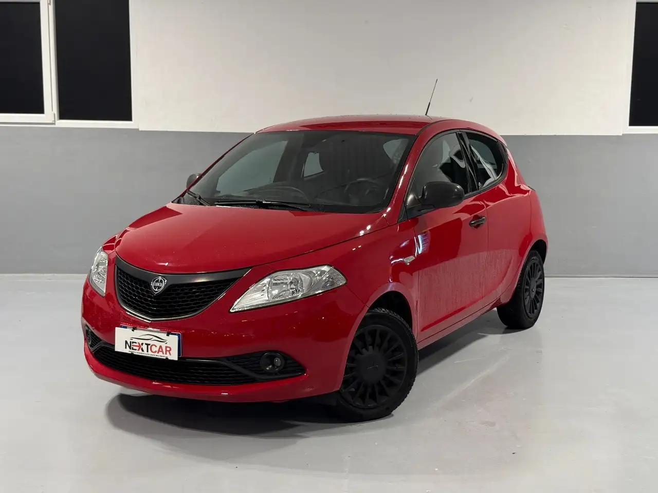 Lancia Ypsilon Ypsilon III 2015 1.2 Silver 69cv — photo 1 of 5