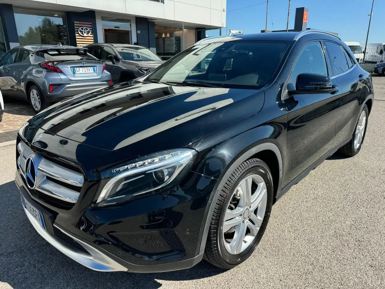 Mercedes-Benz GLA 200 200 CDI AUTOMATIC Premium — photo 1 of 15