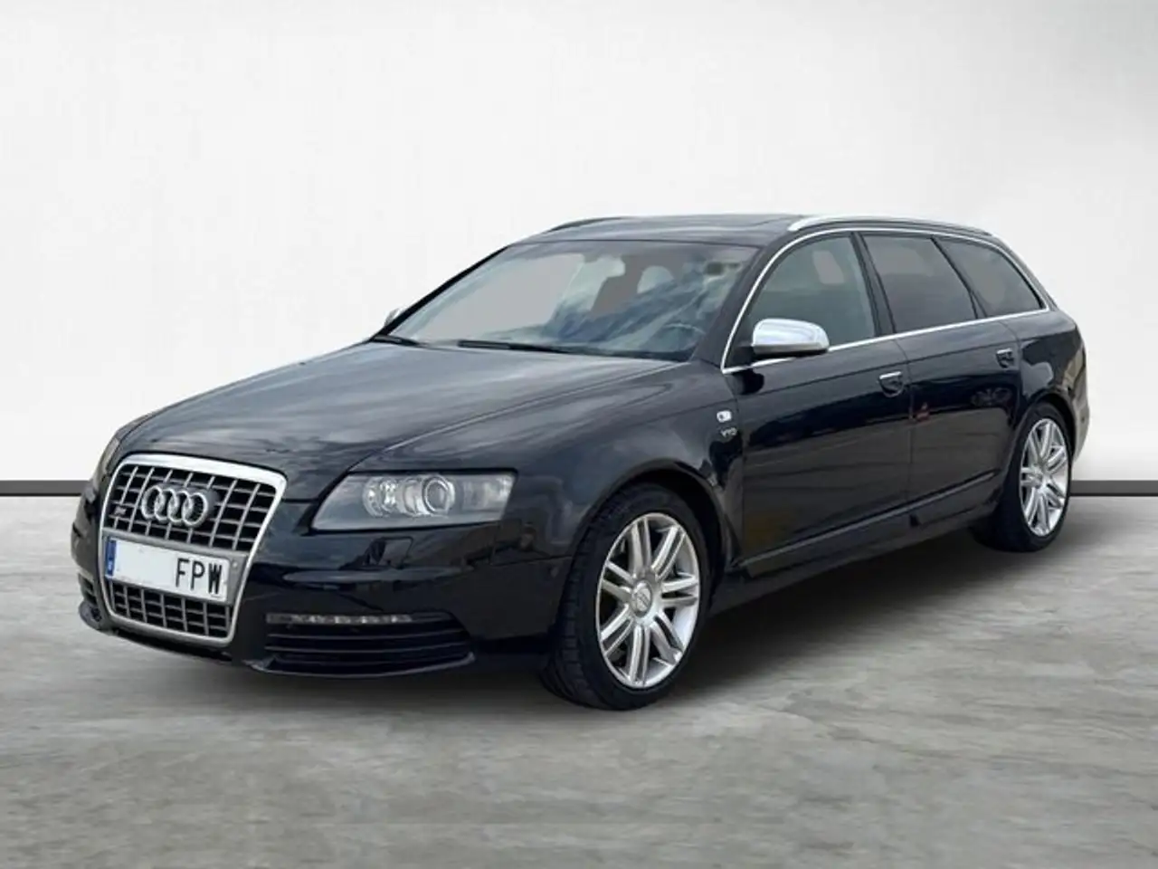 Audi S6 Avant Tiptronic — photo 1 of 32