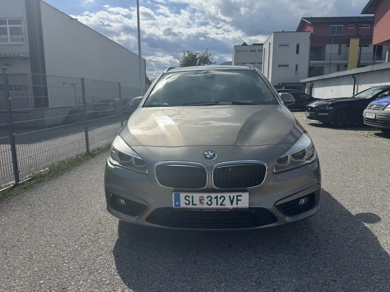 BMW 214 214d Gran Tourer Advantage — photo 1 of 15