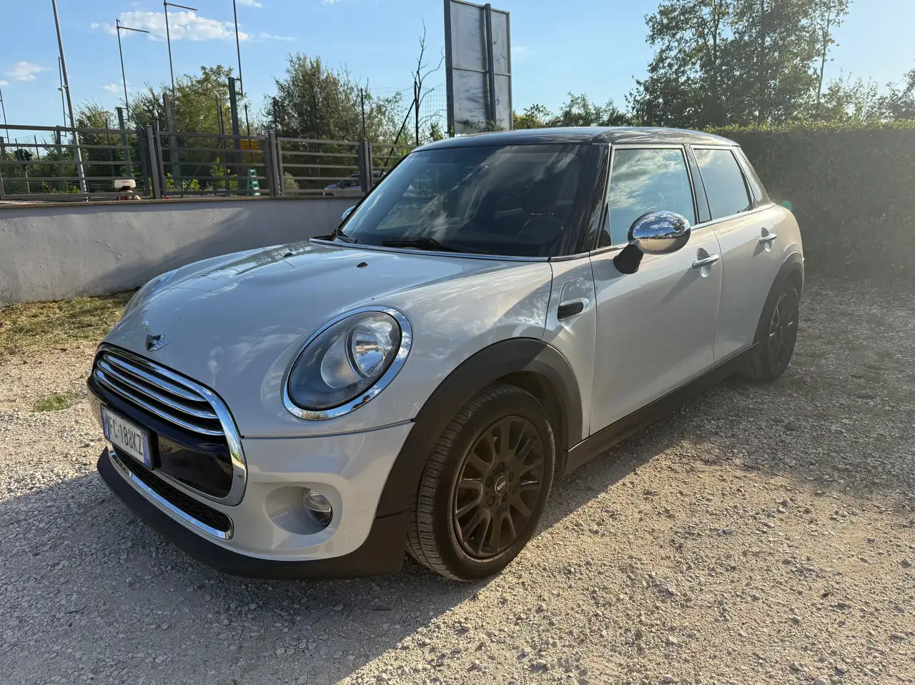 MINI Cooper D Mini IV F55-F56 2014 1.5 Business 5p — photo 1 of 11