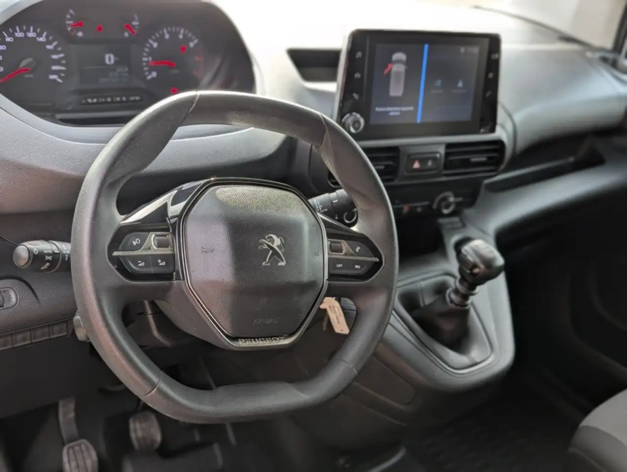 Peugeot Partner 1.5BlueHDI S&S Premium Standard 600kg 100 — photo 1 of 24