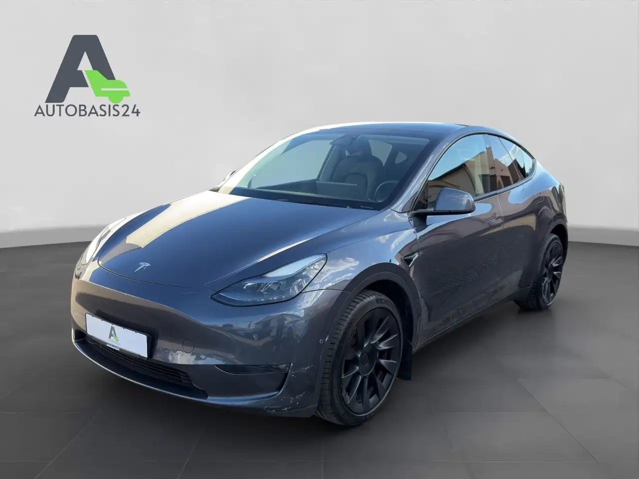 Tesla Model Y Long Range Dual AWD *1.Hand*Shanghai* — photo 1 of 20