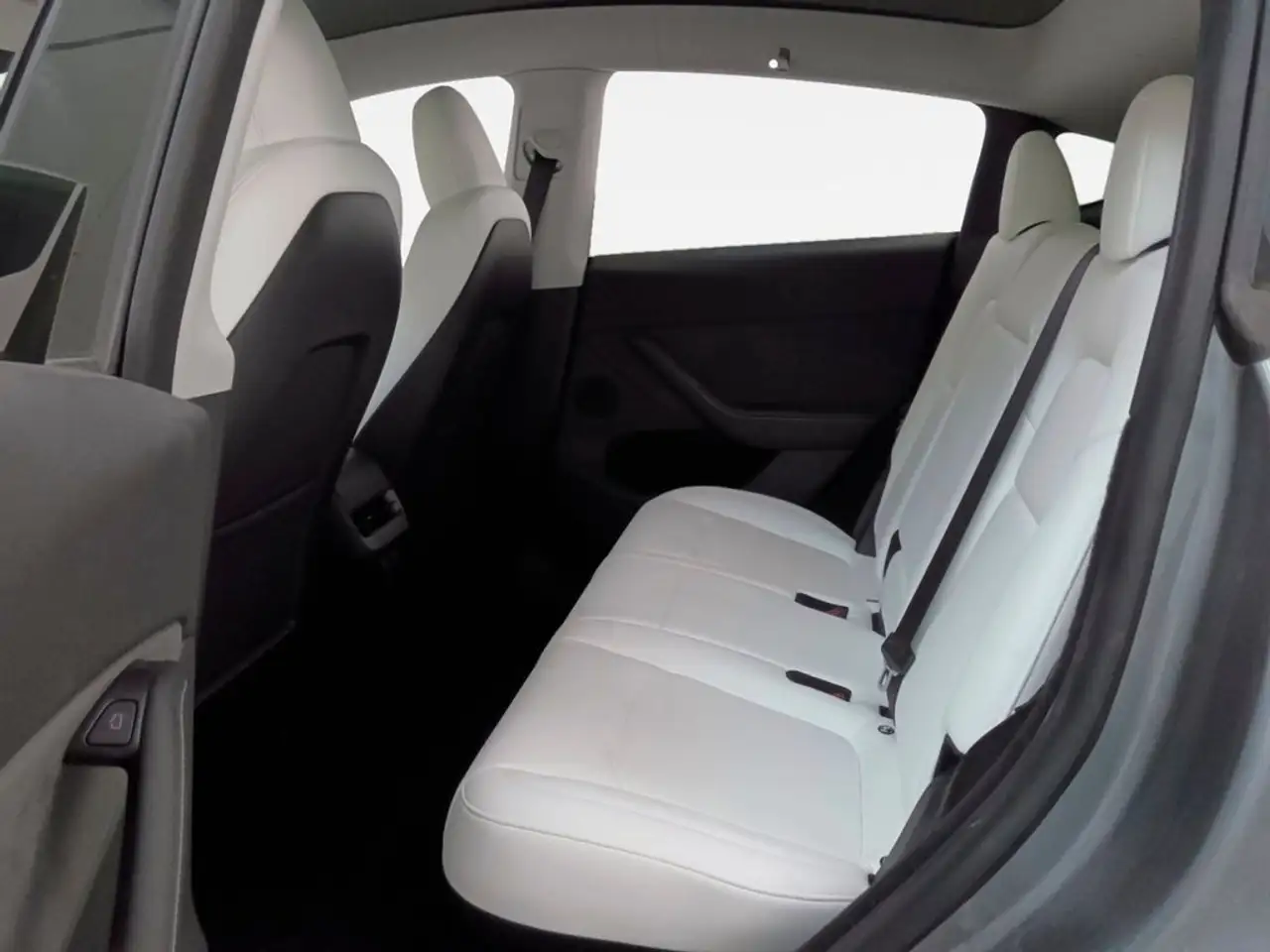 2023 Tesla Model Y Performance AWD, photograph 12