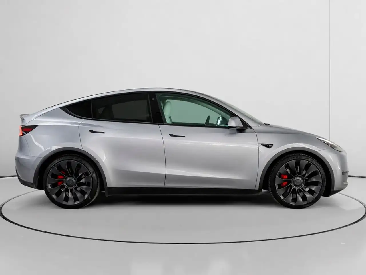 2023 Tesla Model Y Performance AWD, photograph 2