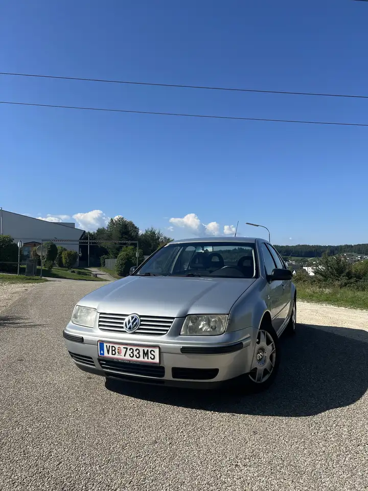 Volkswagen Bora 1.9 TDI — photo 1 of 12