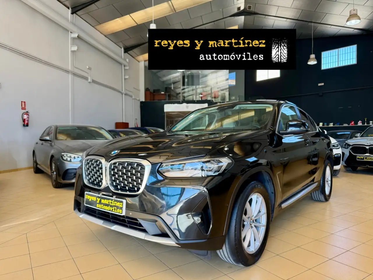 BMW X4 xDrive 20iA xLine — photo 1 of 40