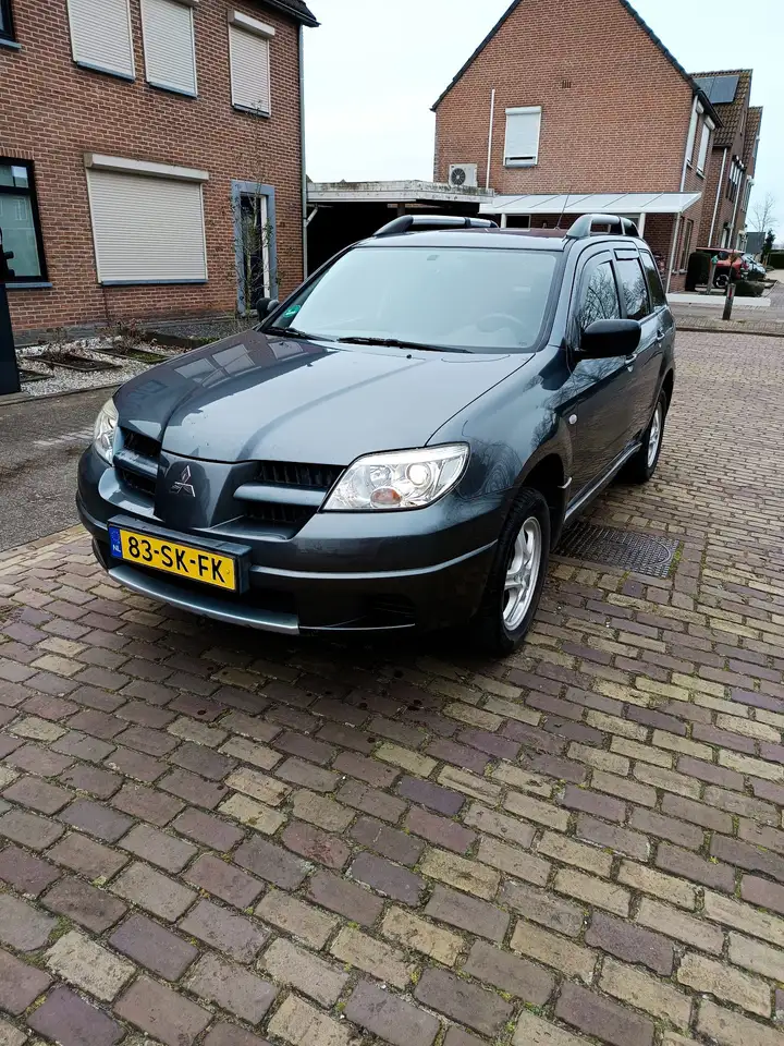 Mitsubishi Outlander 2.0 Invite+ 2wd