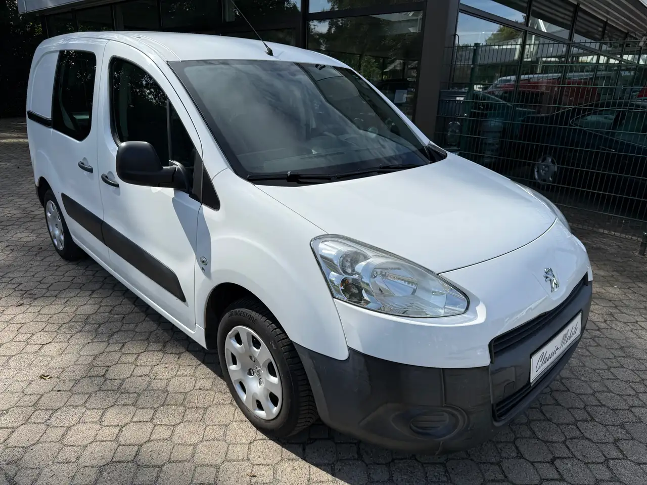 Peugeot Partner 1.6 16V VTi L1 98 VTi Komfort *nur 43 TKM*1.Hand*Scheckheft*gepflegt* — photo 1 of 17