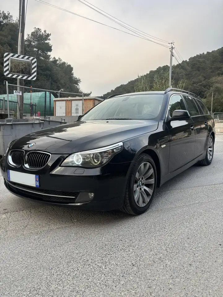 BMW 530 Touring 530d 235ch Luxe A — photo 1 of 11