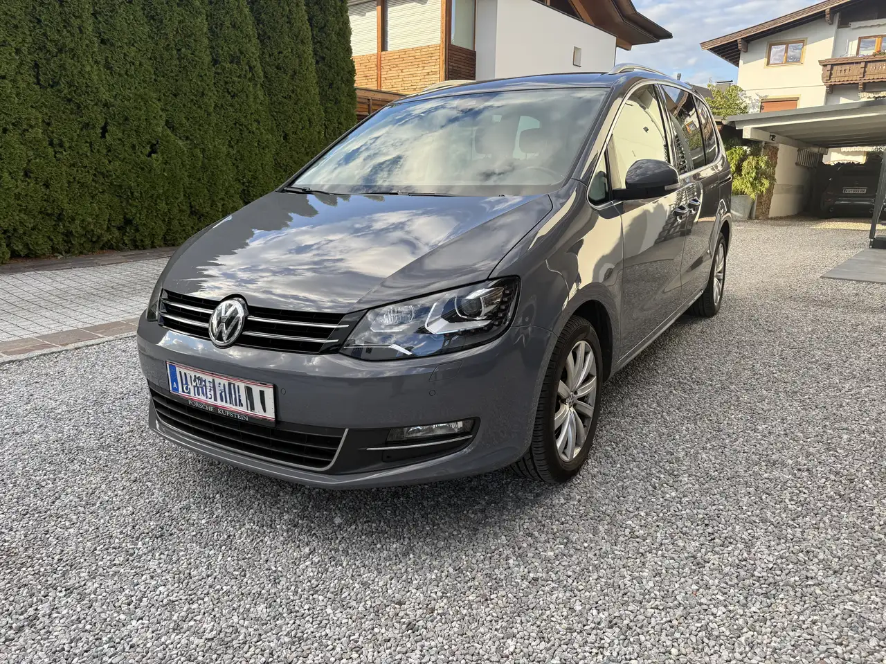 Volkswagen Sharan Business+ SCR 2,0 TDI DSG 7 Sitze — photo 1 of 12