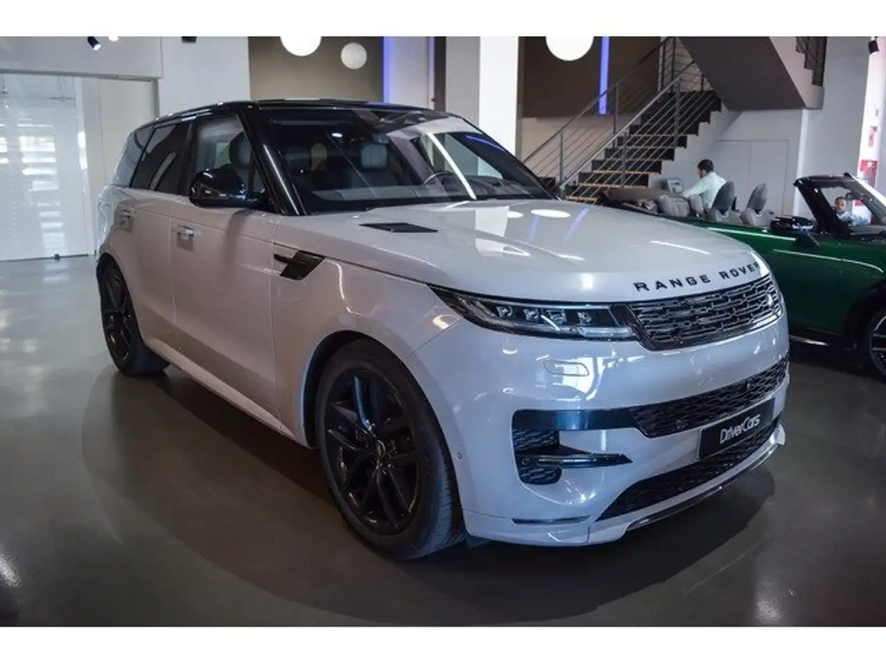 Land Rover Range Rover Sport 3.0D TD6 MHEV Dynamic SE 300 — photo 1 of 15