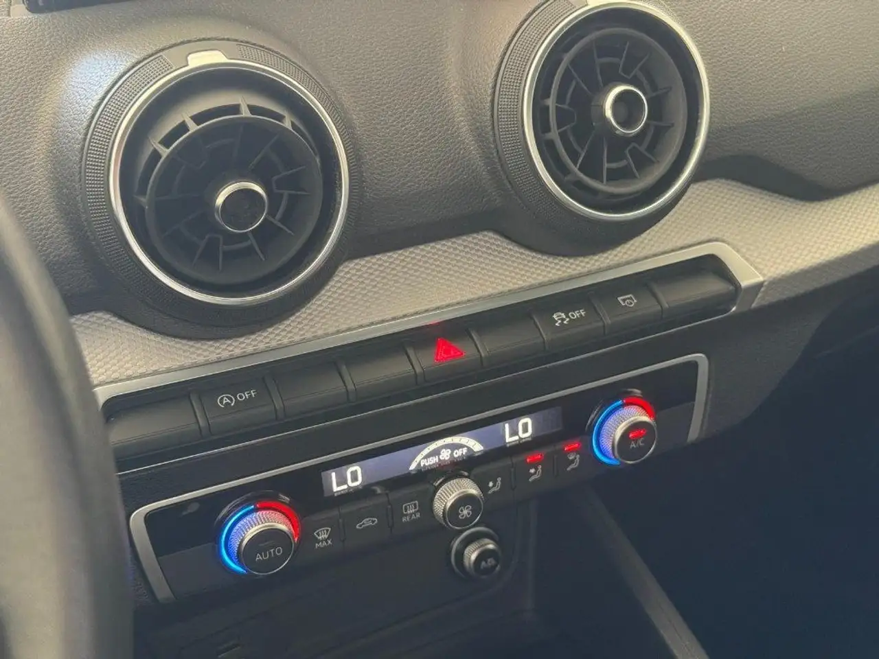 2021 Audi Q2 30 TDI Admired Advanded, photograph 11