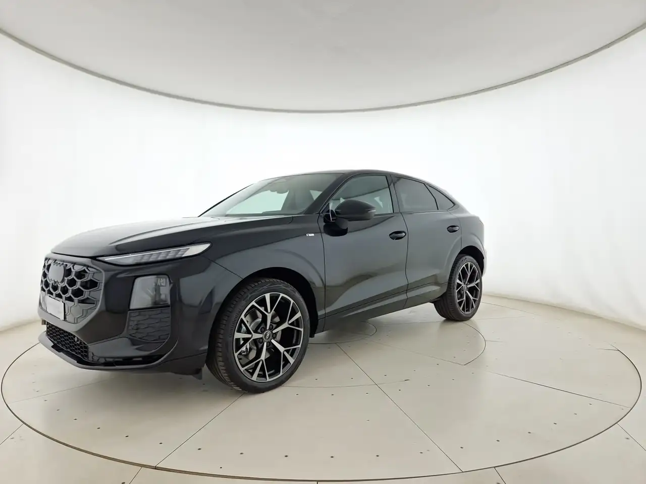 Audi Q3 sportback 2.0 tdi s line edition 150cv s-tronic — photo 1 of 15