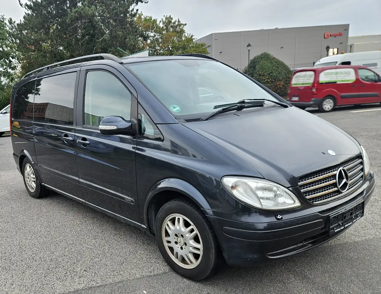 Mercedes-Benz Viano 2.2 CDI Automatik — photo 1 of 18