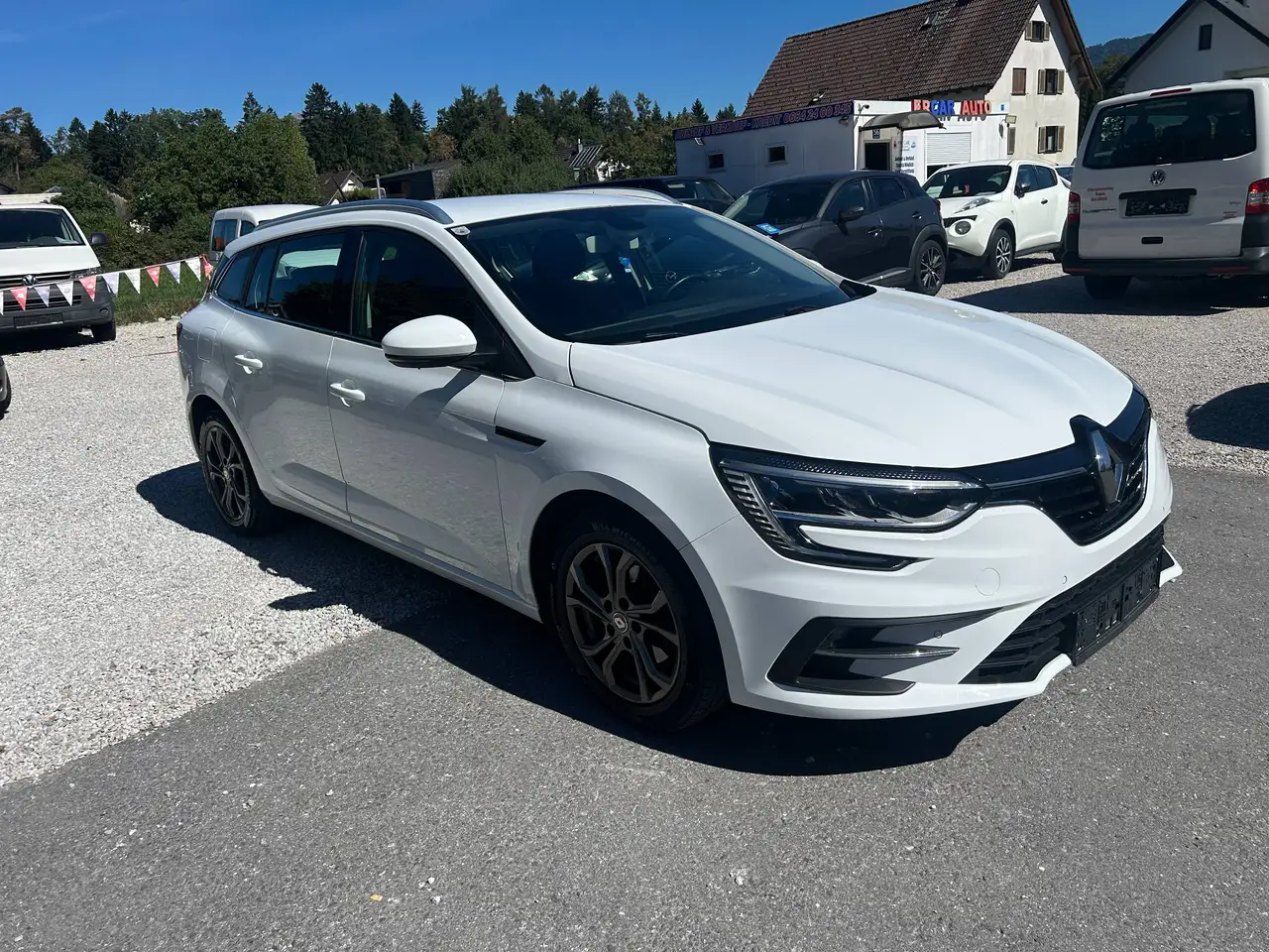 Renault Megane Business Edition — photo 1 of 31
