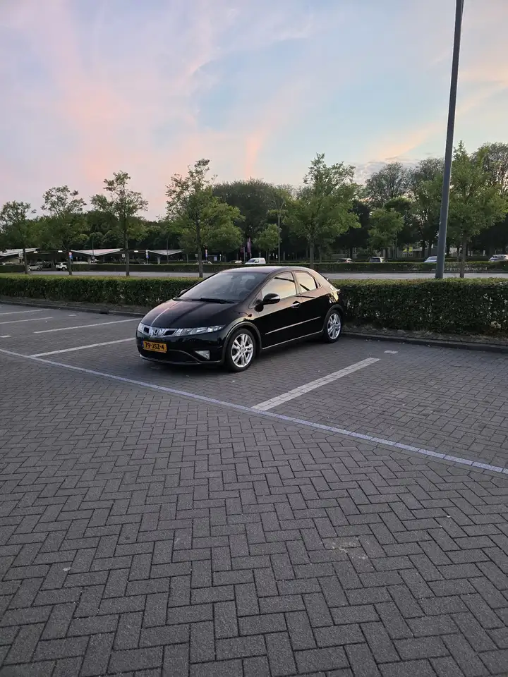 Honda Civic 1.8 Silverstone — photo 1 of 8
