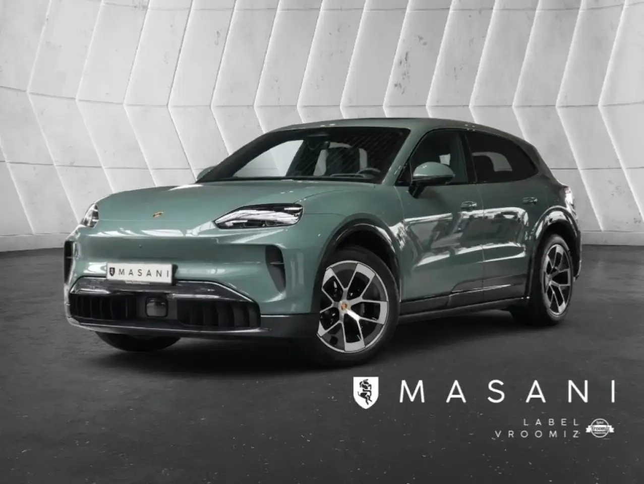 Porsche Cayenne Electrique 442ch 635km WLTP Toit ouvrant/Attelage/Roues AR Dir/Chrono/Sound/21/Sièg — photo 1 of 25