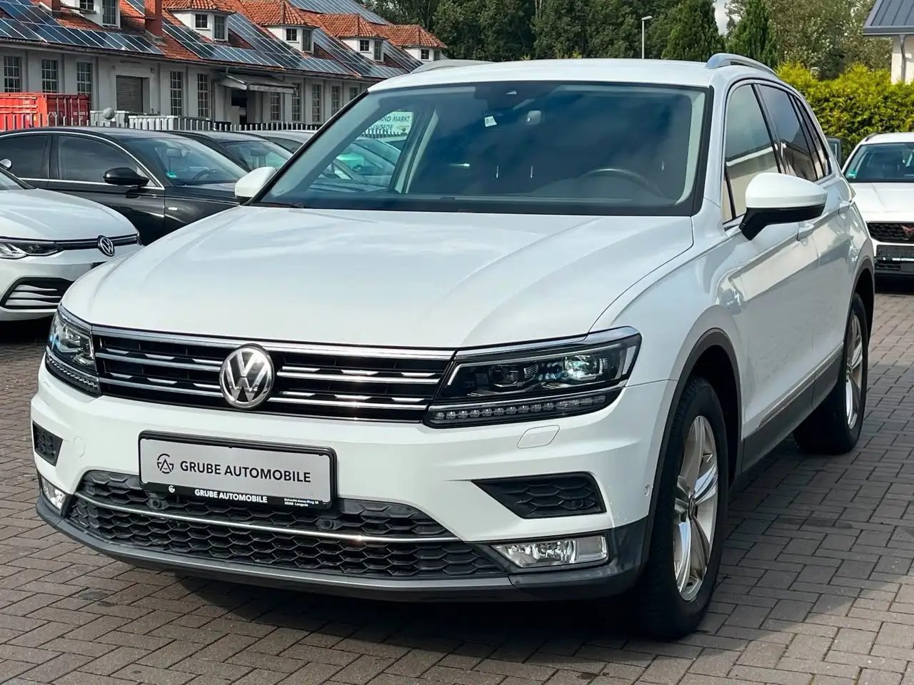 Volkswagen Tiguan Highline 4Motion DSG*LED*NAV*SHZ*ACC*CAM — photo 1 of 35