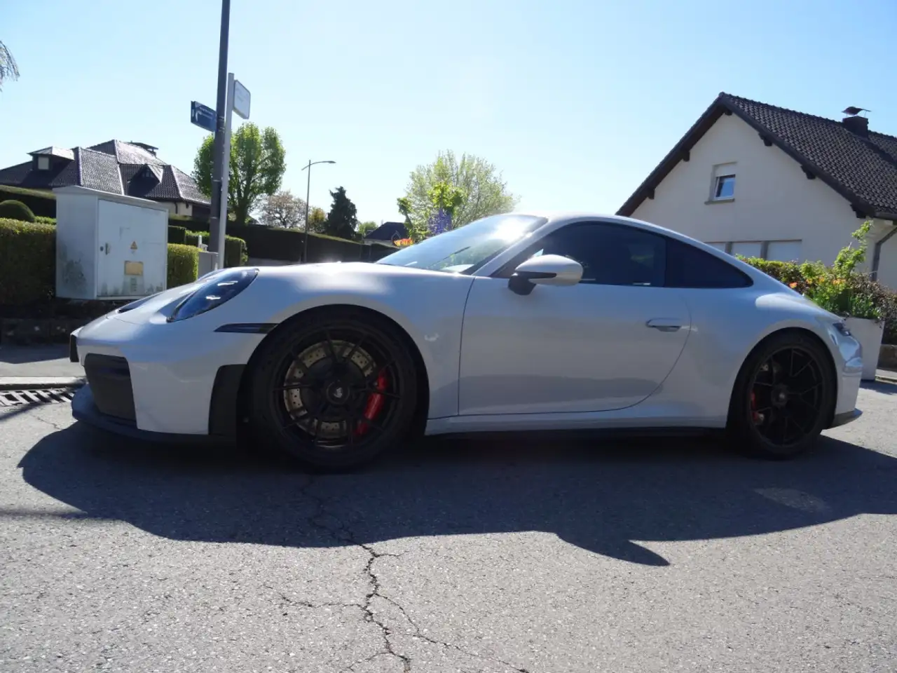Porsche 992 992-2 GT3 Touring — photo 1 of 10