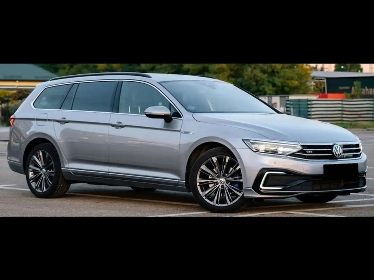 Volkswagen Passat Variant GTE 1.4 TSI Plug-In-Hybrid DSG — photo 1 of 13