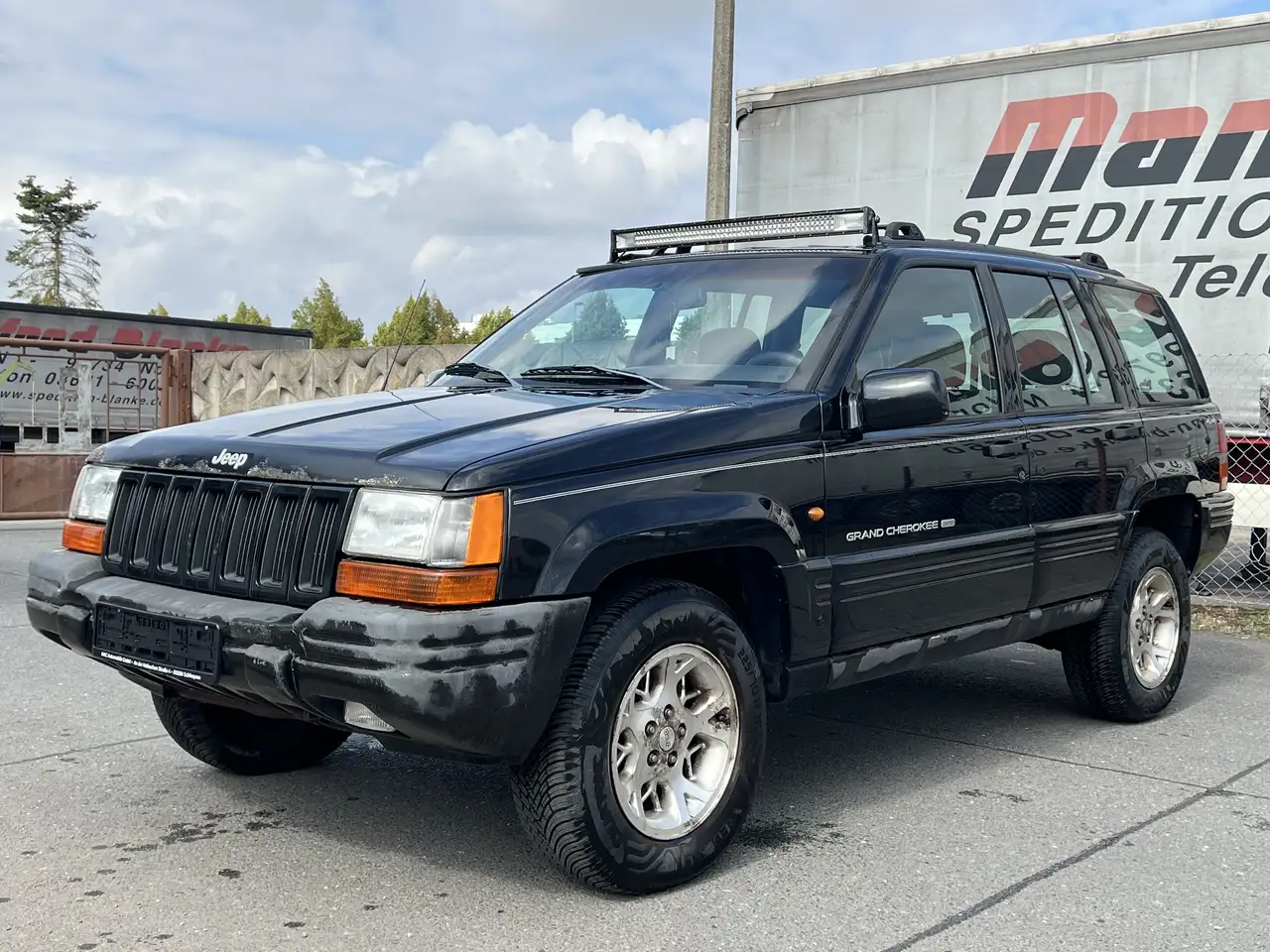 Jeep Grand Cherokee 5.2 Limited — photo 1 of 19