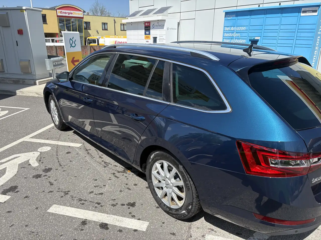 Skoda Superb Combi 2.0 TDI DSG Style — photo 1 of 16