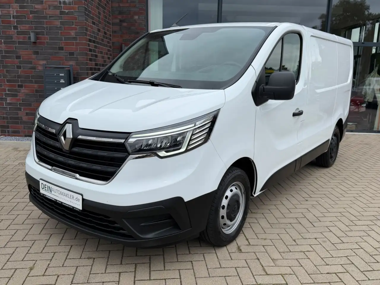 Renault Trafic Kasten L1H1 3,0t Komfort *Klima*LED*AHK* — photo 1 of 20