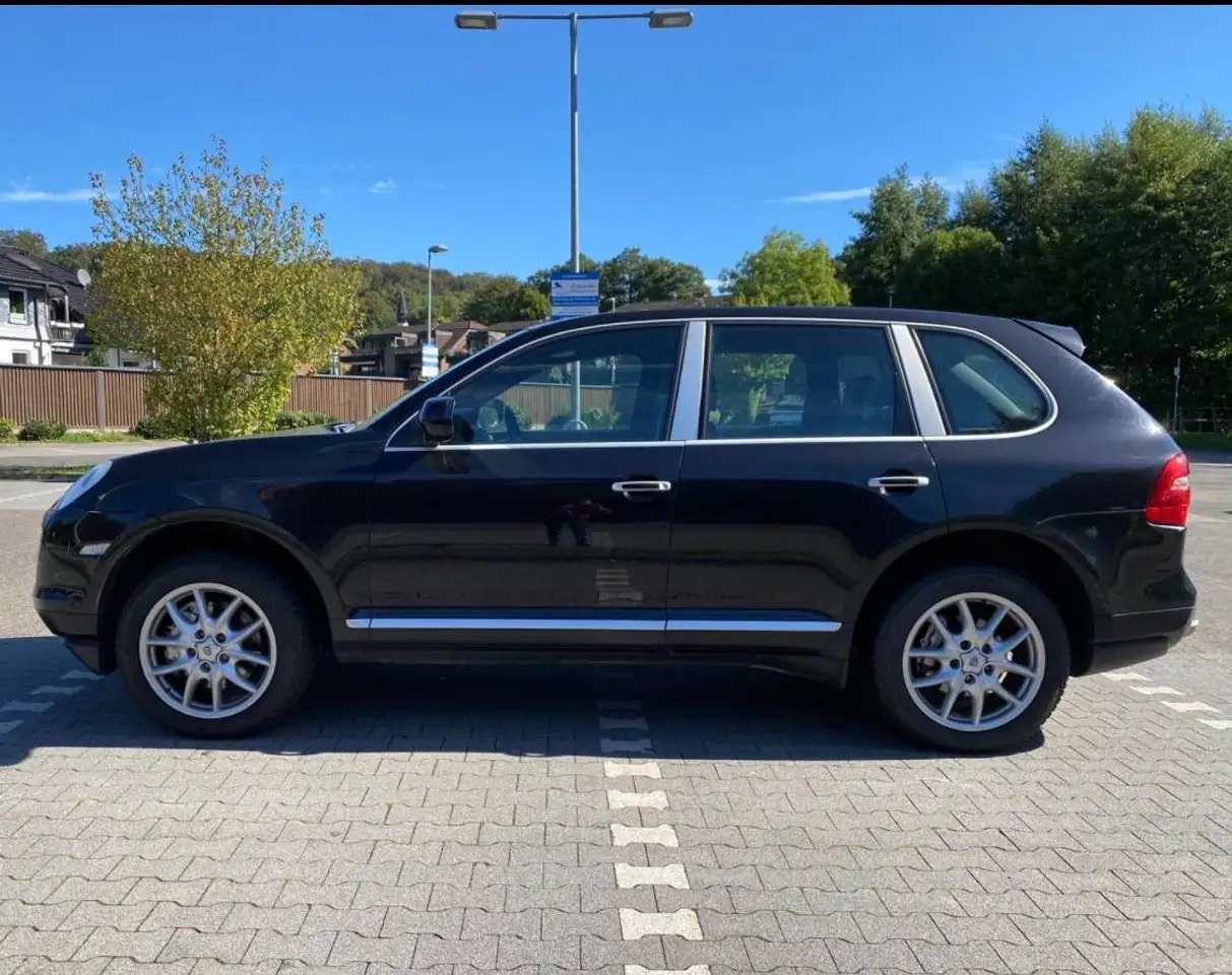 Porsche Cayenne Cayenne S Tiptronic — photo 1 of 4