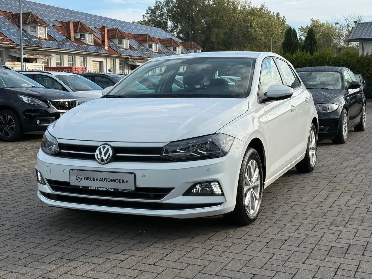 Volkswagen Polo Highline 1.6TDI LED*NAV*SHZ*ACC*CARPLAY*PDC — photo 1 of 36