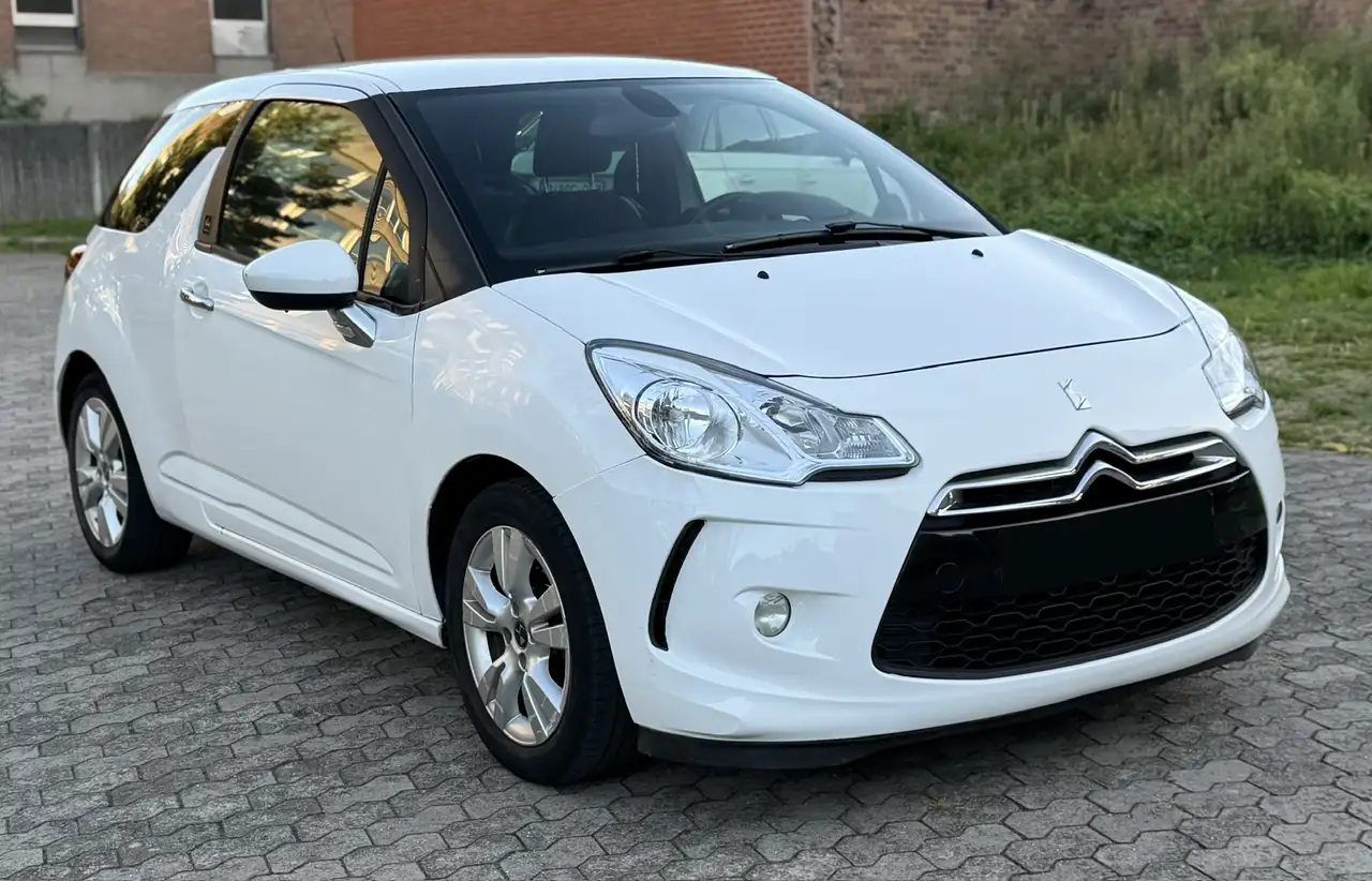 Citroen DS3 — photo 1 of 8