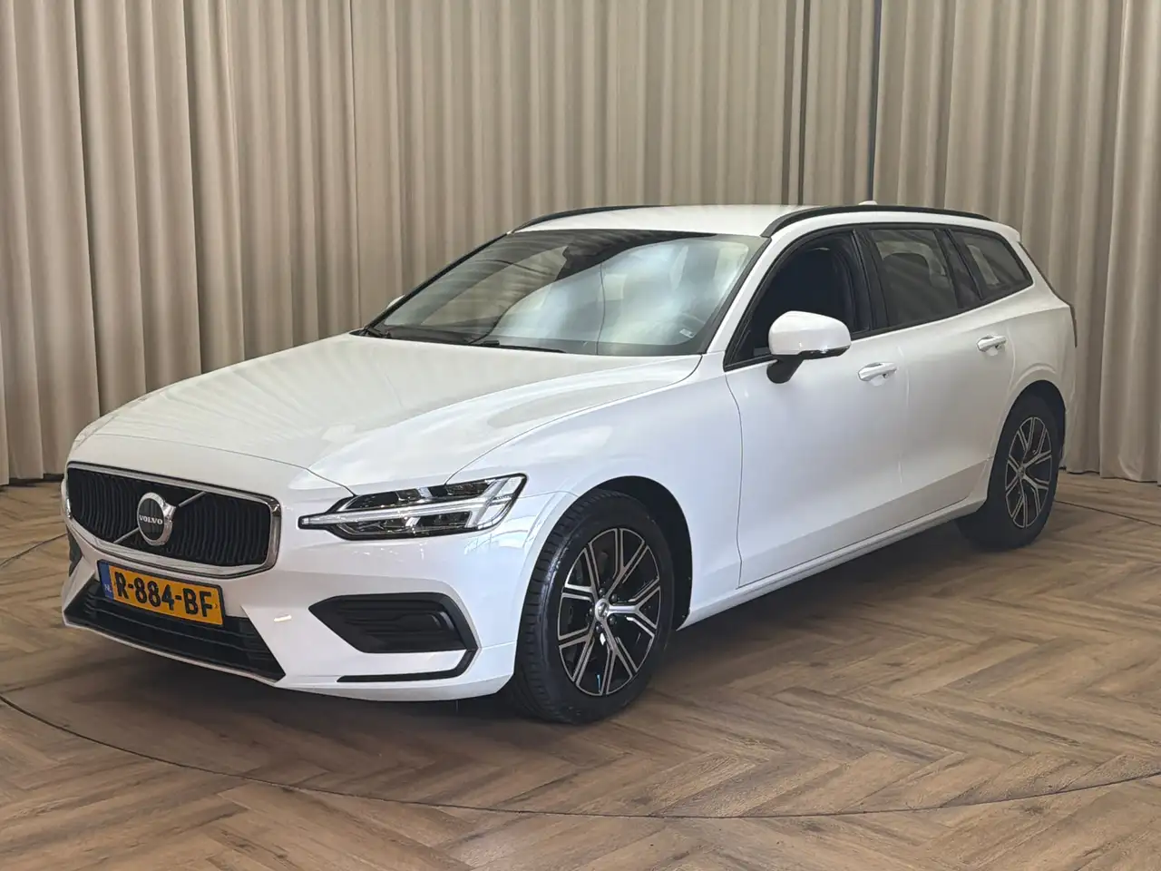 Volvo V60 2.0 B3 Essential | Automaat | 1e Eigenaar | Origin — photo 1 of 20