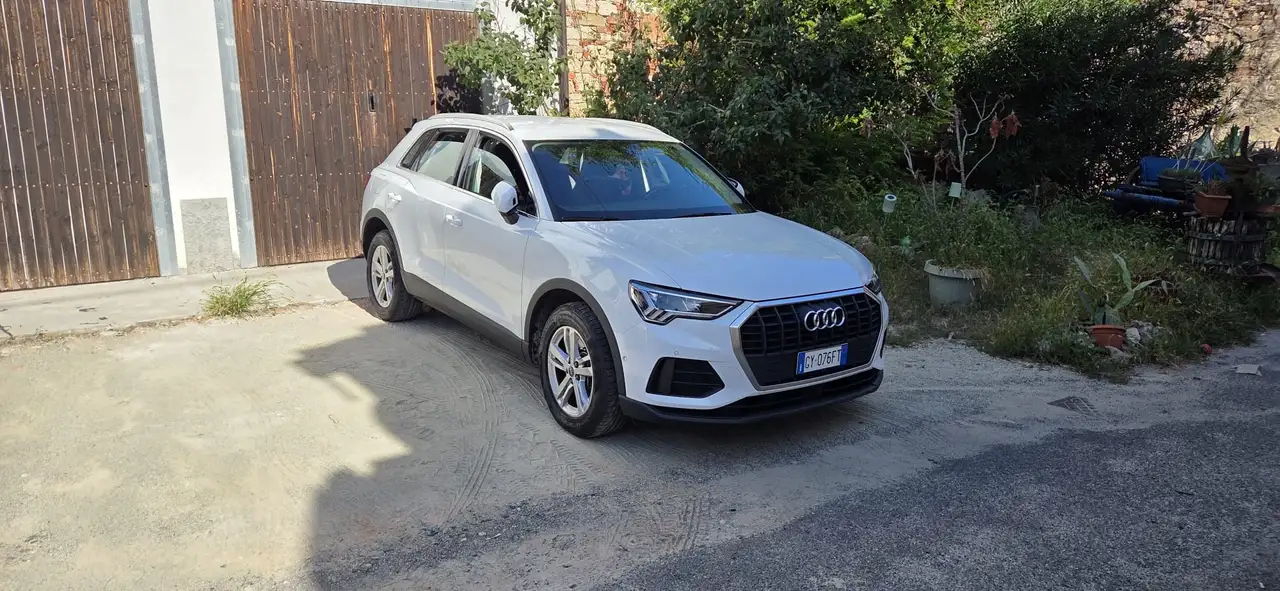 Audi Q3 45 1.4 tfsi e Business s-tronic — photo 1 of 13