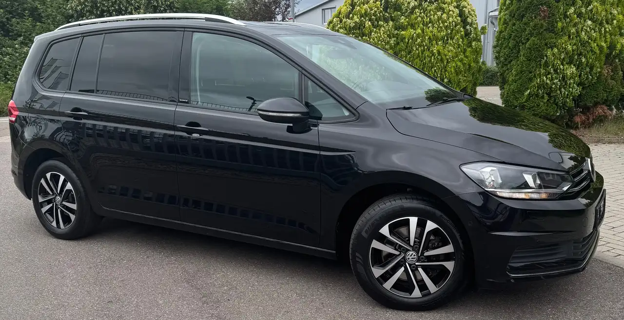 Volkswagen Touran 2.0 TDI 7-Sitzer — photo 1 of 16