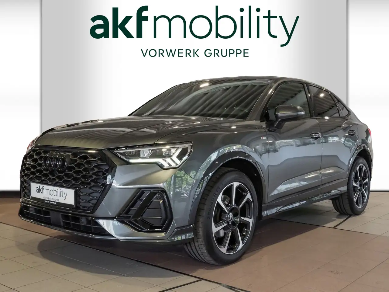 Audi Q3 S LINE 2.0 35 TDI — photo 1 of 17