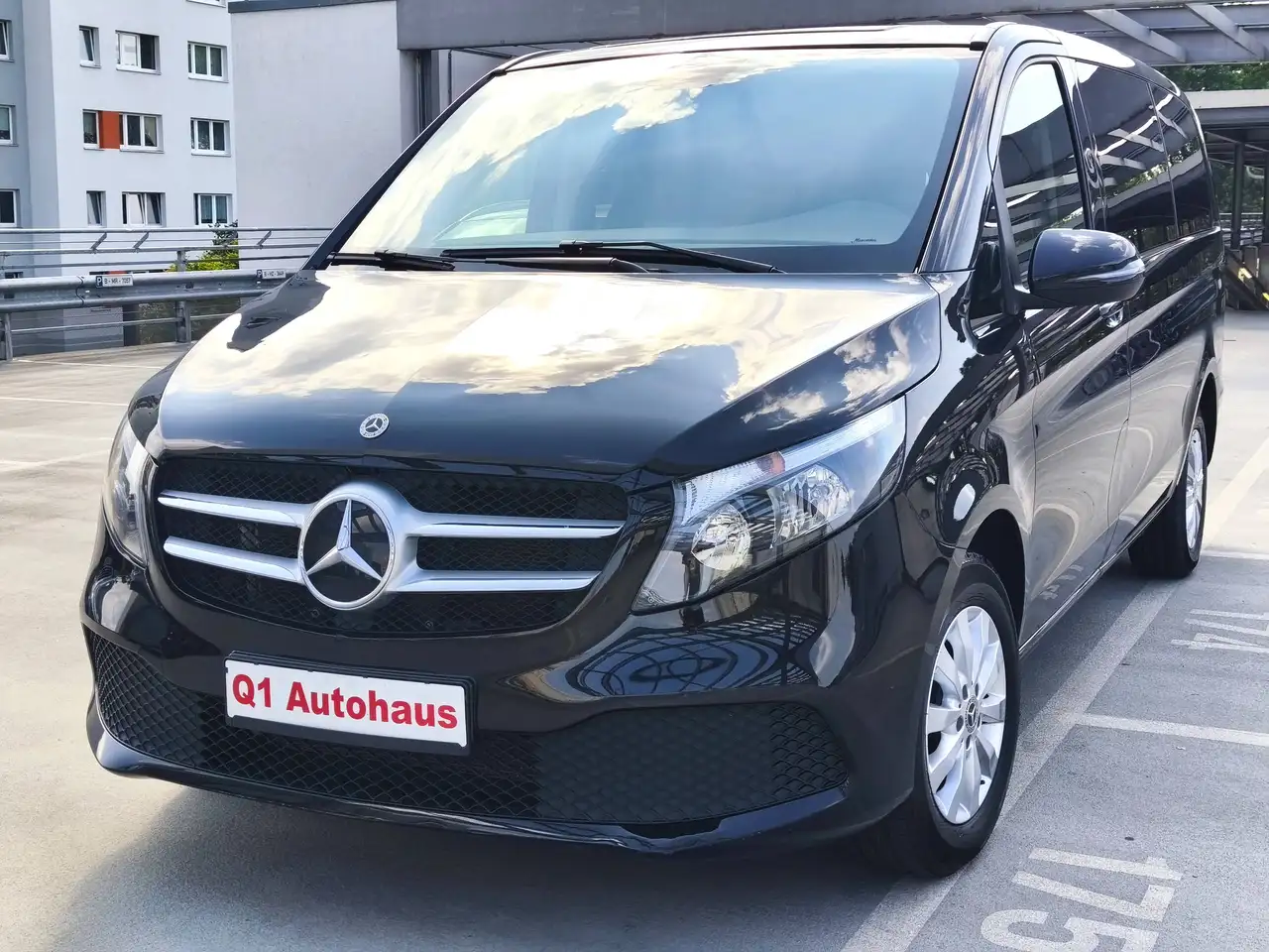 Mercedes-Benz V 220 V 220 d lang MBUX+NAVI+DAB/SHZ/RFK/SMARTPHONE/BREMSASSIST/7SITZER — photo 1 of 15