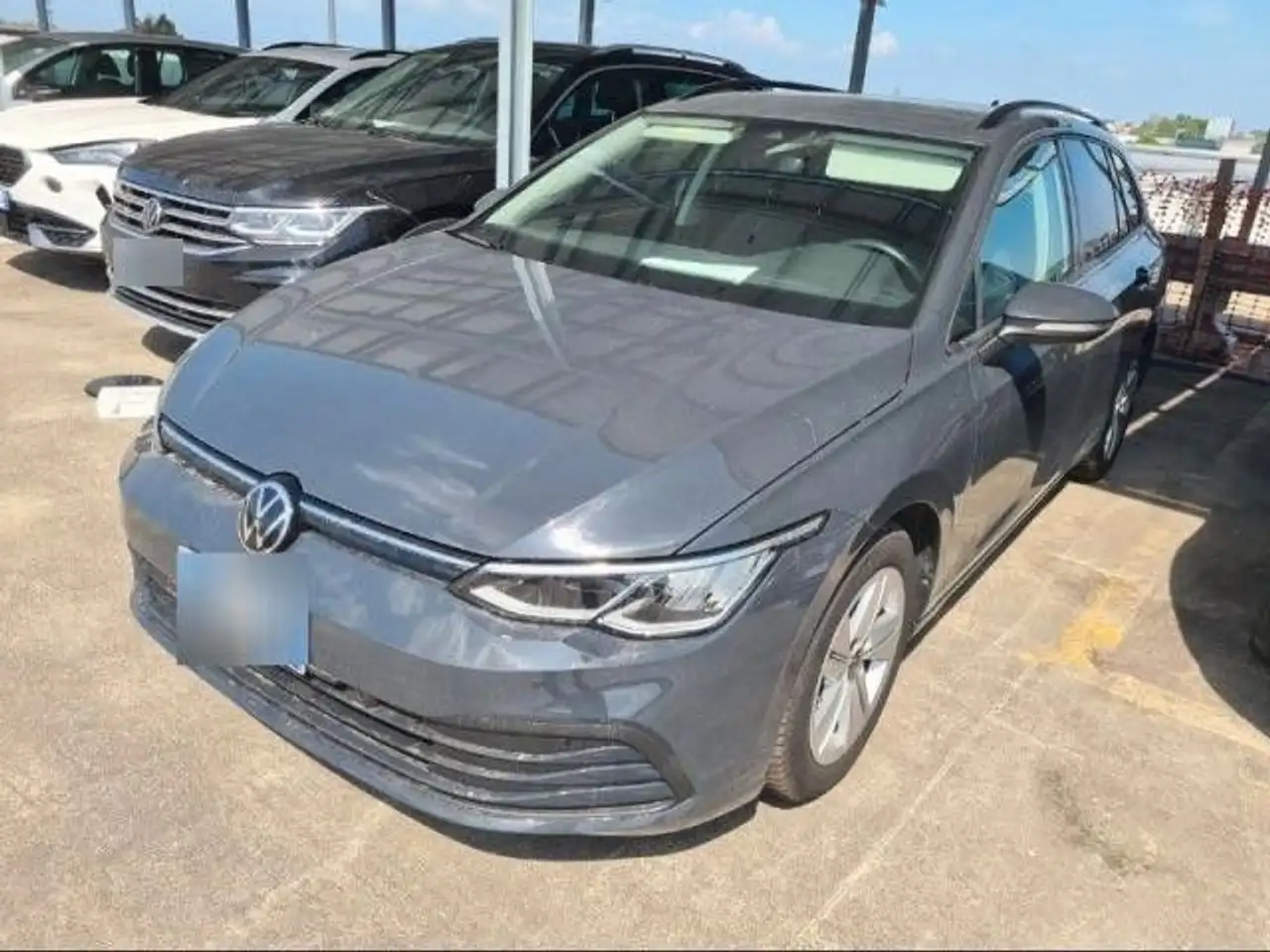 Volkswagen Golf VIII Variant Life2.0TDI DSG LED PDC Alu ACC — photo 1 of 8