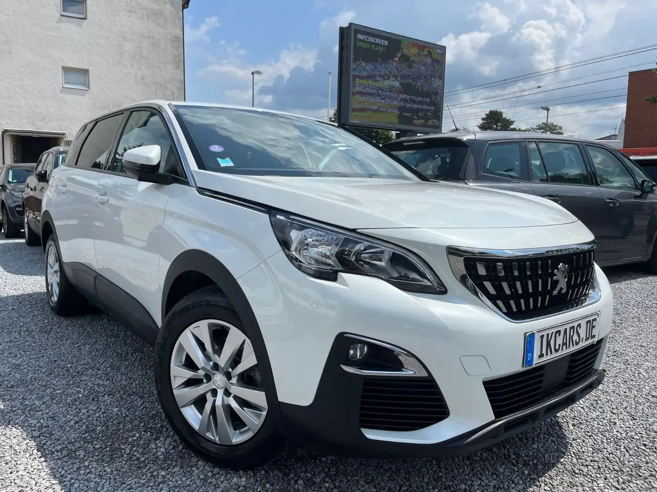 Peugeot 5008 ALU*NAVI* — photo 1 of 22