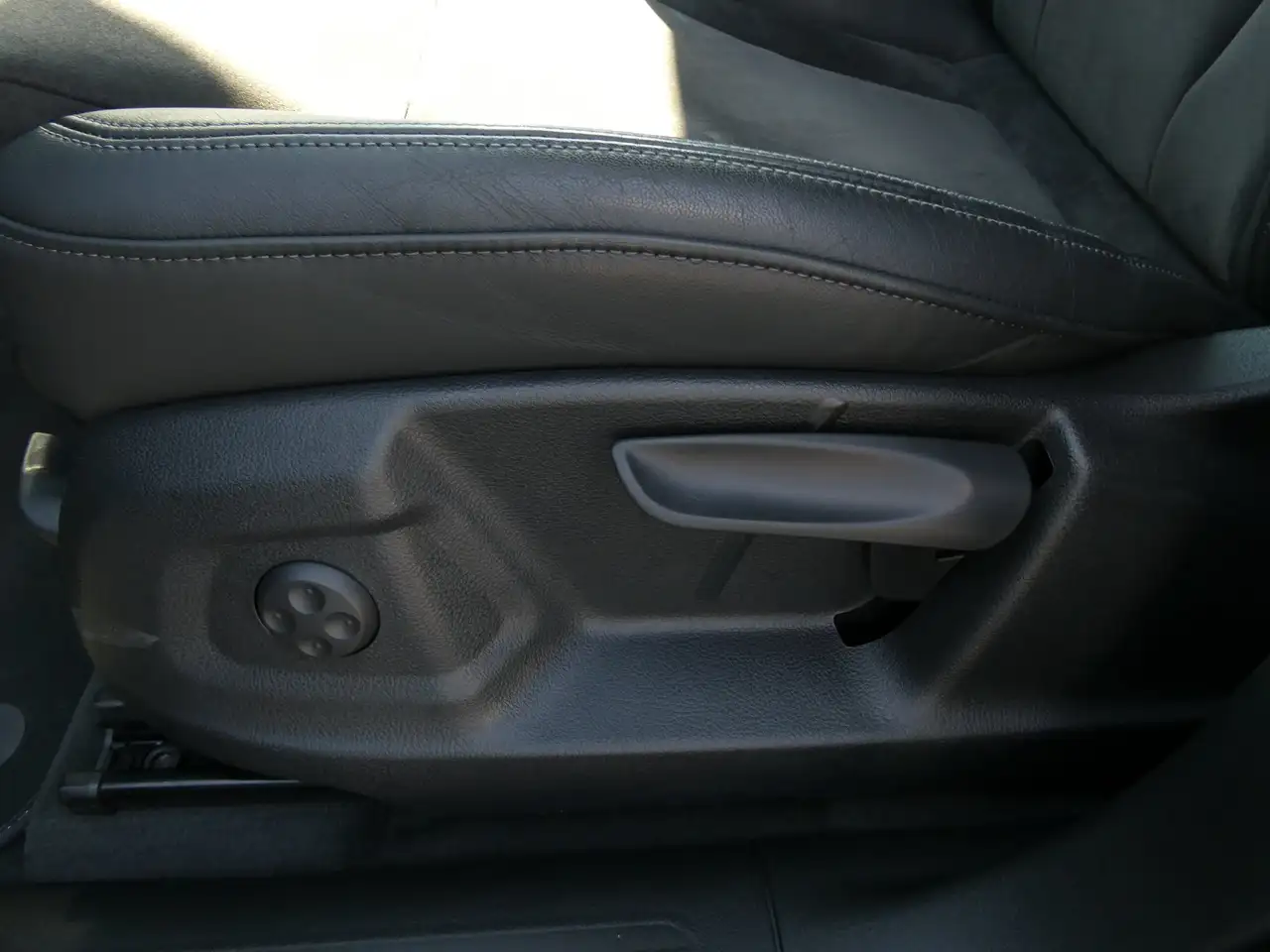 2013 Audi Q5 2,0 TDI quattro DPF S-tronic, photograph 11
