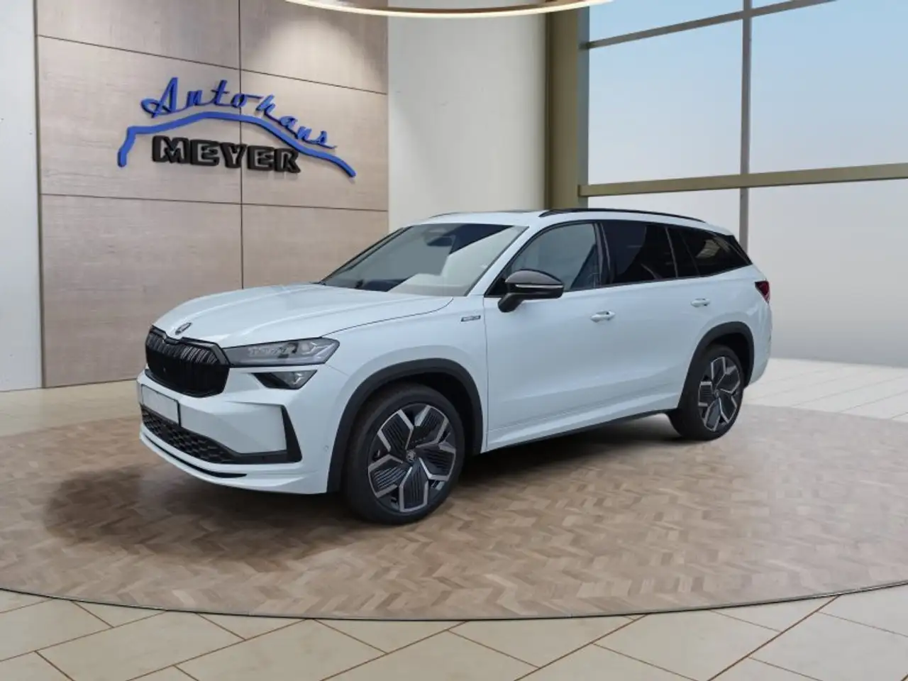 Skoda Kodiaq Sportline 2,0TDI DSG 4x4 aAHK/7-Sitzer/Pano/Matrix — photo 1 of 40