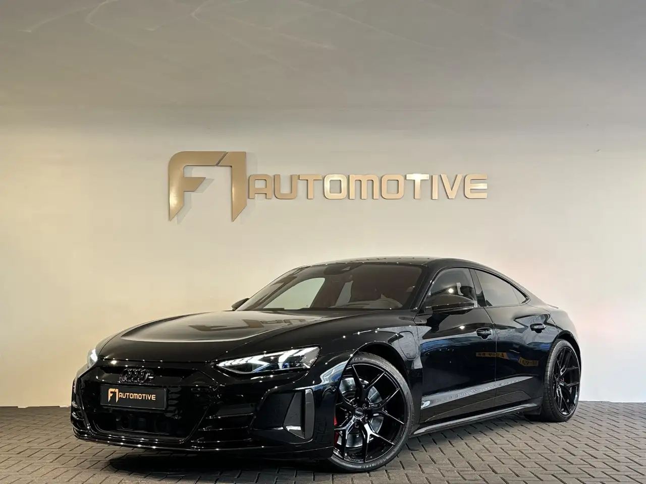 Audi RS e-tron GT 93 kWh Carbon|360|Massage|HuD|Nachtzicht — photo 1 of 40