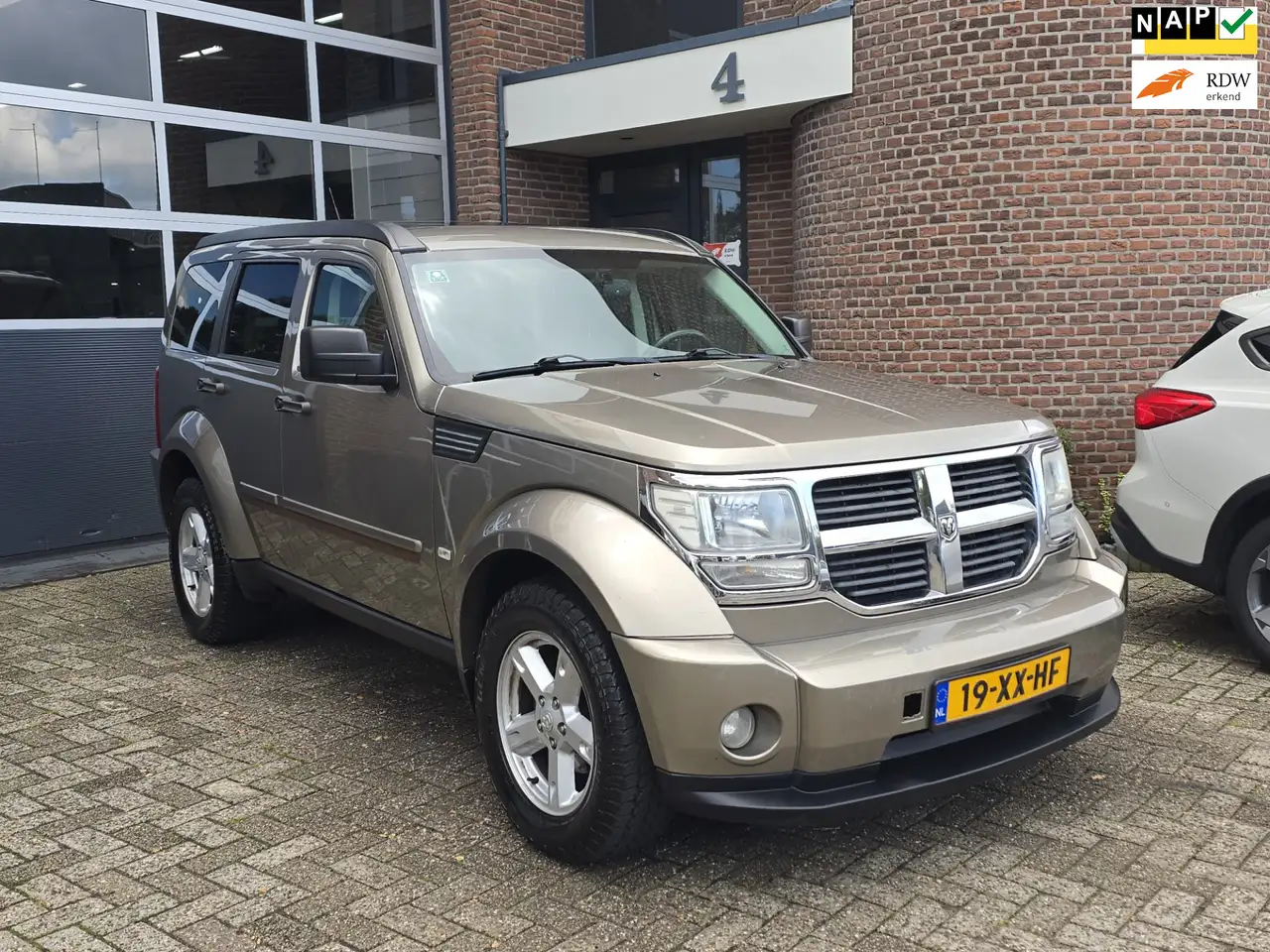 Dodge Nitro 3.7 V6 SXT Automaat |LPG |Airco |Trekhaak — photo 1 of 21
