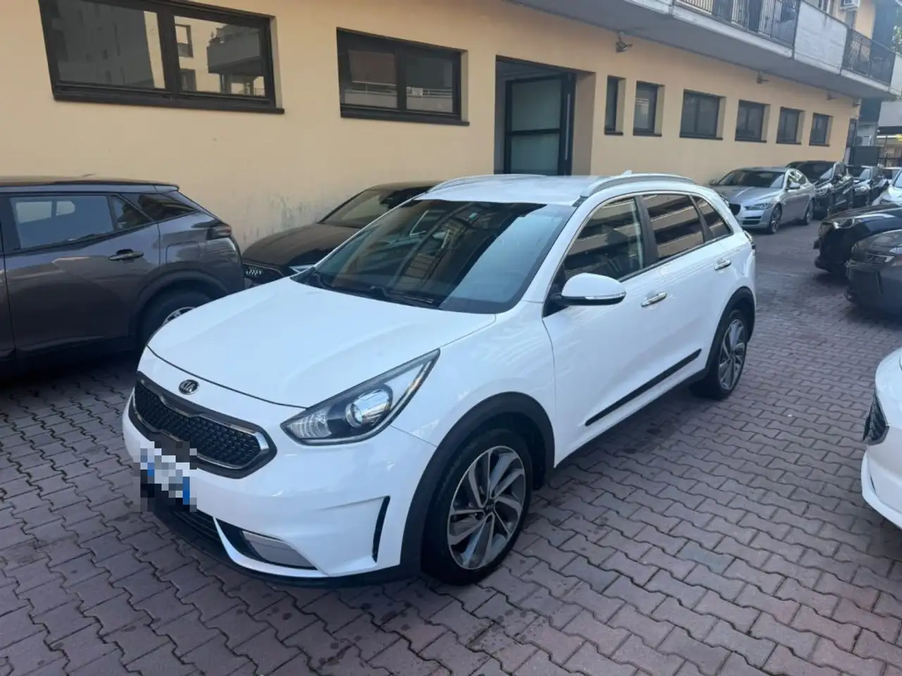 Kia Niro 1.6 GDi DCT HEV Style — photo 1 of 9