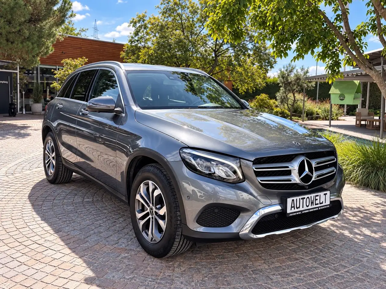 Mercedes-Benz GLC 250 4Matic 1.Hand,LED,Leder,SHZ,360°,AHK — photo 1 of 15
